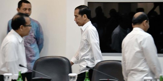 Jokowi mendadak kumpulkan menteri bidang ekonomi di Istana