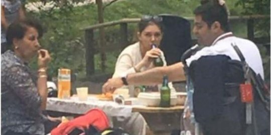 Presenter TV Iran dikritik sebab tidak pakai jilbab dan minum bir