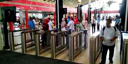 Bandara Cengkareng gunakan pintu otomatis dengan scan boarding pass