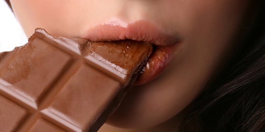 Wanita ini dipecat karena makan cokelat rekan kerja