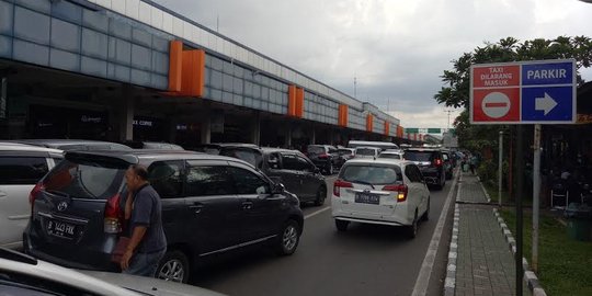 Landasan terkelupas, Bandara Halim Perdanakusuma ditutup 3 jam