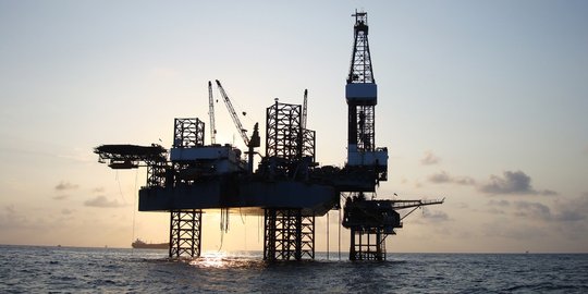 Harga minyak dunia naik usai persediaan AS anjlok