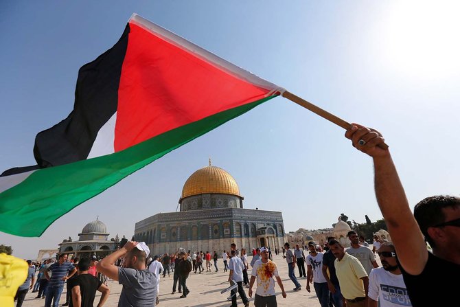 warga palestina rayakan pembongkaran perangkat keamanan di masjid al aqsa