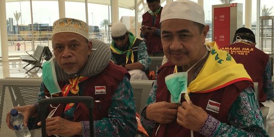 Wajah bahagia jemaah Indonesia saat tiba di Madinah