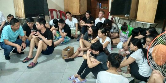 Polisi juga gerebek sindikat penipuan online di Batam dan Surabaya