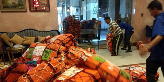 Laporkan ke petugas jika ada pengangkut koper jemaah haji minta tips