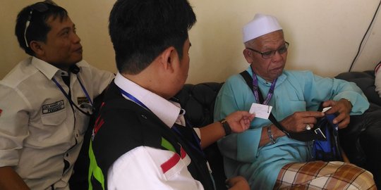 Mulianya petugas haji Indonesia bantu jemaah Malaysia yang tersesat