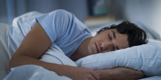 Posisi tidur ini sembuhkan sakit di badan