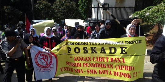 Subsidi pendidikan dicabut, puluhan wali murid mengadu ke DPRD Depok