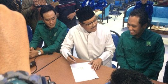 Gus Ipul kembalikan formulir cagub ke Demokrat di jelang penutupan