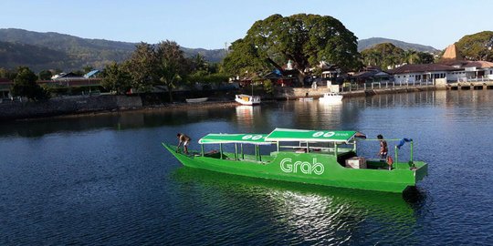 Guna permudah transportasi guru di NTT, GrabHitch donasi perahu