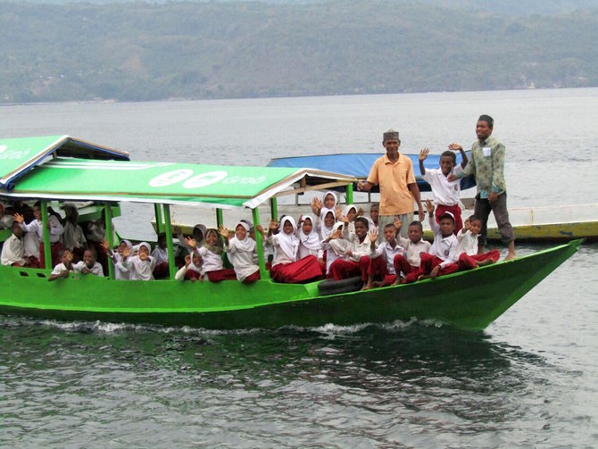 grabhitch perahu untuk guru di ntt