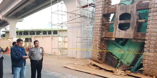 Girder LRT Palembang jatuh timpa 2 rumah sebabkan 8 warga luka-luka