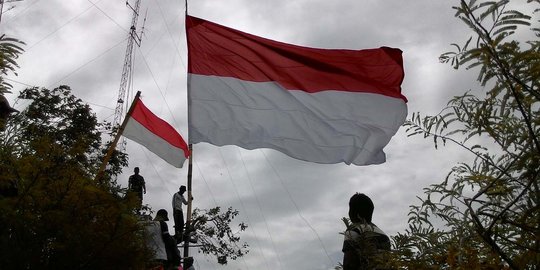 Bendera raksasa berkibar di Aceh jelang HUT RI