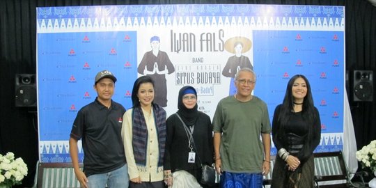 Duet Mitsubishi Fuso-Iwan Fals Angkat Budaya Baduy