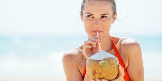 Apakah aman minum air kelapa muda saat perut kosong?
