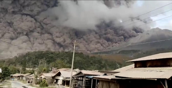 gunung sinabung erupsi