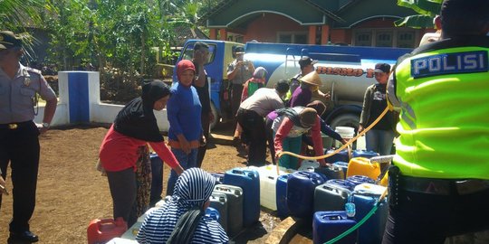 Musim kemarau, Warga Gunung Kidul cari air sampai Jawa Tengah