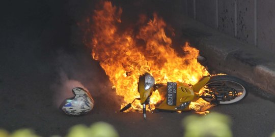 Kesal maling kabur, warga di Kebumen luapkan kemarahan bakar motor