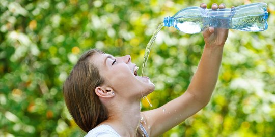 Hyponatremia, bukti bahwa minum banyak air tak selalu sehat