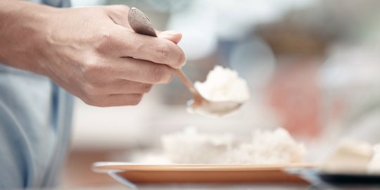 Makan malam lebih awal, kunci sederhana cegah naiknya asam lambung