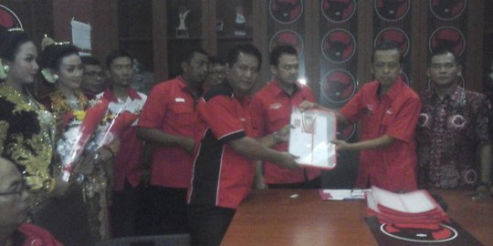 Daftar cagub Jateng ke PDIP, mantan Bupati Klaten bagi-bagi duit