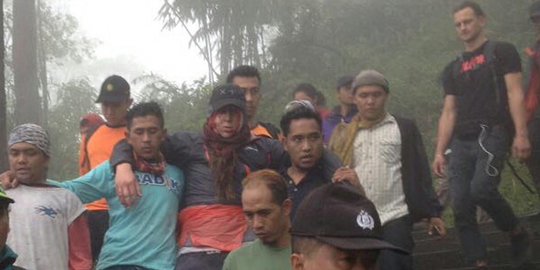 Tiga remaja asal Jerman masuk jurang saat mendaki di Gunung Agung