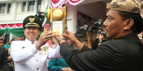 Piala Adipura Kencana & Adiwiyata Mandiri diarak di Kota Malang