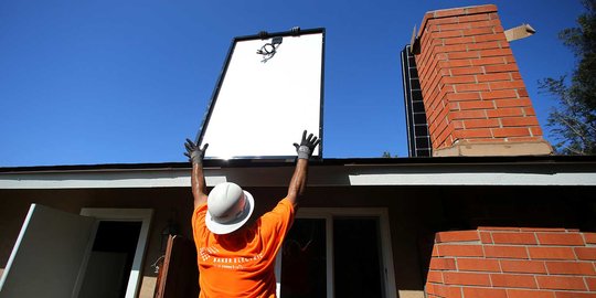 Genjot EBT, DEN dorong penggunaan panel surya di tiap bangunan