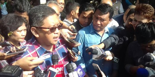 Bertemu Hamzah Haz, Sekjen PDIP berikan titipan gudeg dari Megawati