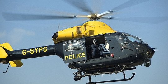 Rekam orang bersenggama saat patroli, 5 polisi Inggris disidang