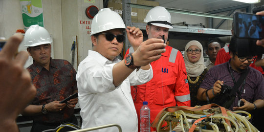 Serat optik bawah laut Palapa Ring Barat mulai digelar