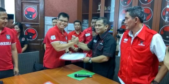 jadi formulir pendaftaran artis John formulir ambil Chris Cawagub di pendaftaran Jateng