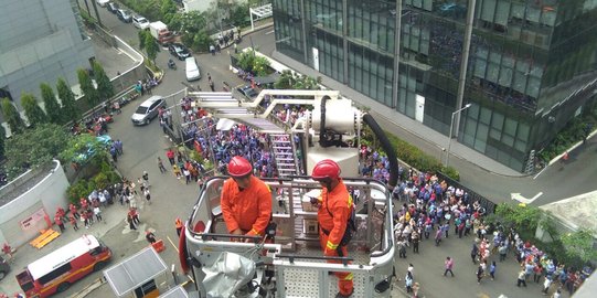 Kuningan City & AXA Tower gelar simulasi evakuasi bencana kebakaran