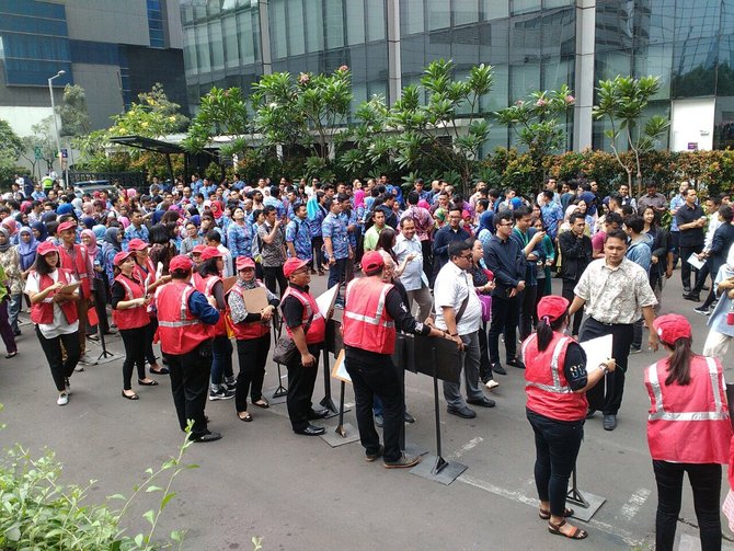 kuningan city amp axa tower gelar simulasi evakuasi bencana kebakaran