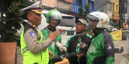 Mangkal di bahu jalan Depok, ojek online bakal dibui & kena denda