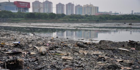 Penampakan Waduk Ria Rio dilanda kekeringan