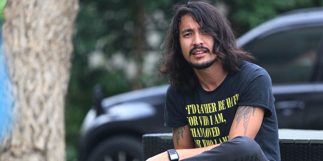 Polisi Tangkap Penyanyi Ello Dalam Kasus Ganja Merdeka Com Polisi Tangkap Penyanyi Ello Dalam Kasus Ganja Merdeka Com