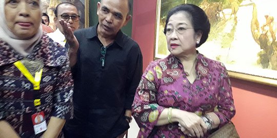 Kunjungi Galeri Nasional, Megawati lihat pameran lukisan Istana