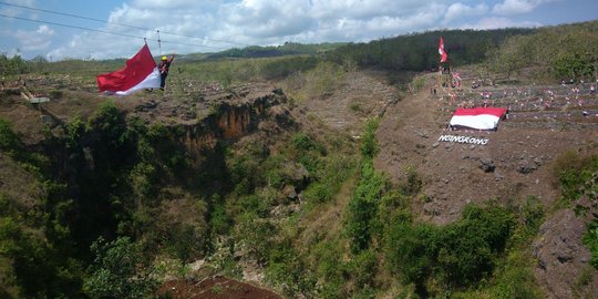 Peringati HUT RI ke-72, 1.516 merah putih berkibar di Goa Ngingrong