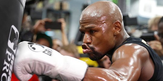 Gaya latihan fisik Mayweather jelang bertarung melawan Mcgregor