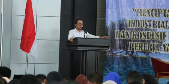 Menaker: Kunci industri yang harmonis dan adil adalah dialog sosial