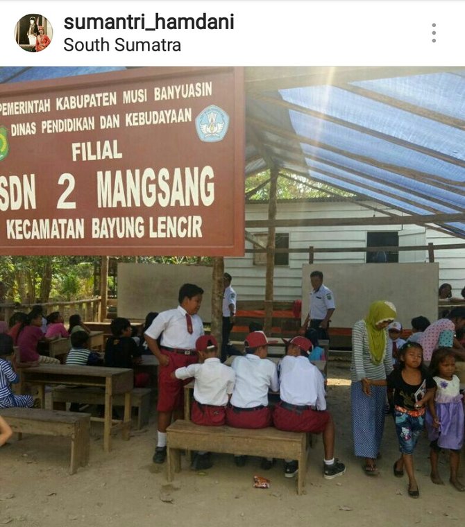 sekolah beratap langit