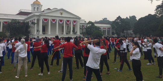 Jokowi & peserta penguatan Pancasila olahraga bareng di Istana Bogor