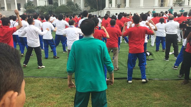 jokowi amp peserta penguatan pancasila olahraga bareng di istana bogor