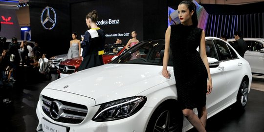 Model-model cantik luncurkan 3 Mercedes Benz teranyar di GIIAS 2017