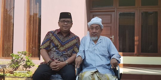 Sekjen PDIP temui pengasuh Ponpes Nurul Cholil KH Zubair Muntashor