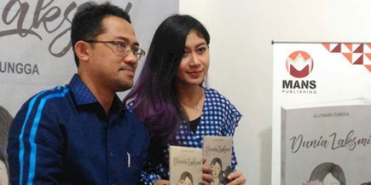 Nara 'Dewi Dewi' rilis buku kumpulan puisi  merdeka.com