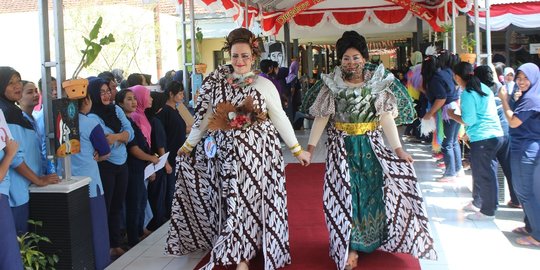 Serunya para penghuni Lapas Sukun Malang lomba fashion show HUT RI