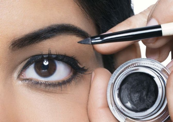 ilustrasi eyeliner